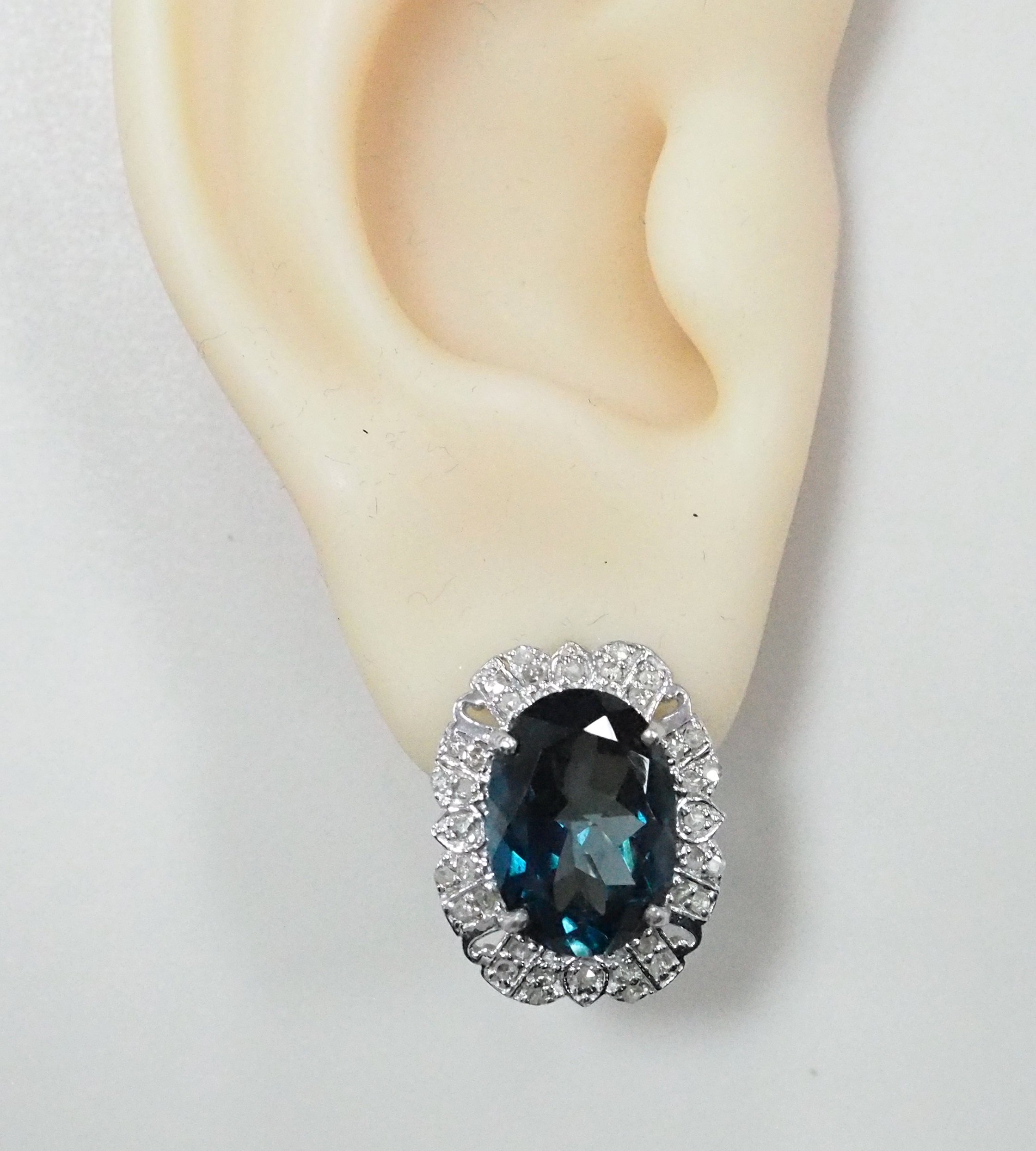 Серебряные серьги 925 пробы; вставки 2 Топаз Лондон 15,16ct; 70 Бр.Кр-17 0,41ct 3/5;